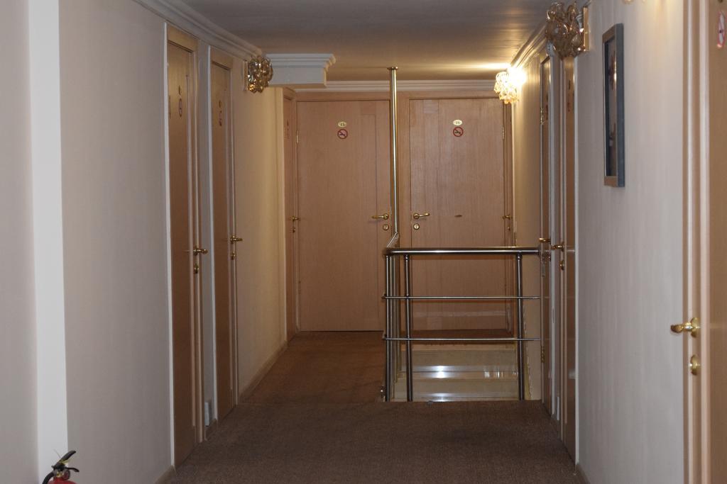 Bayterek Hotel Astana Bagian luar foto
