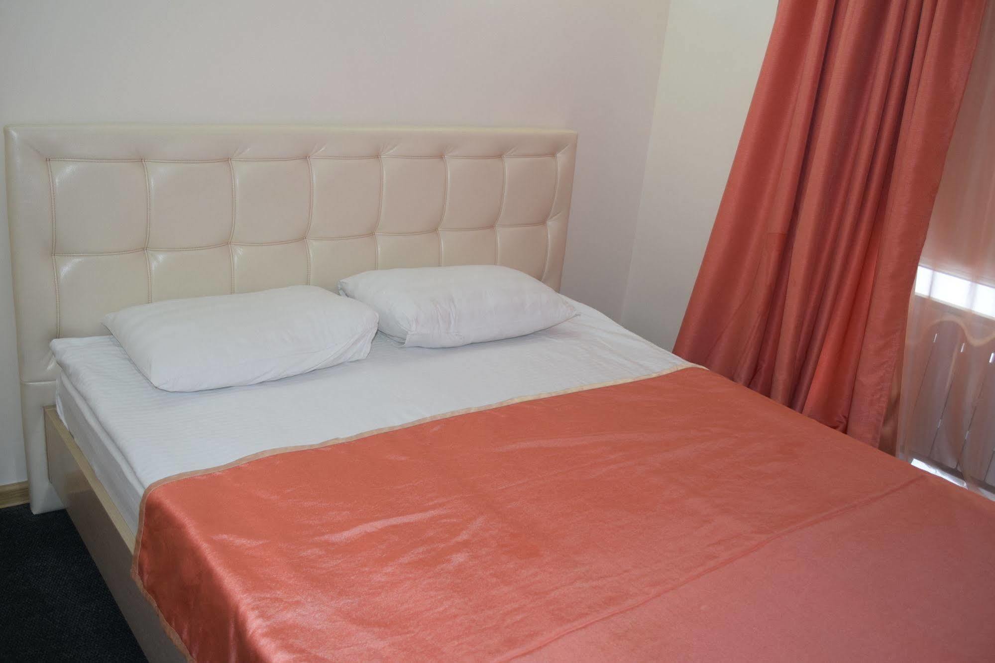Bayterek Hotel Astana Bagian luar foto
