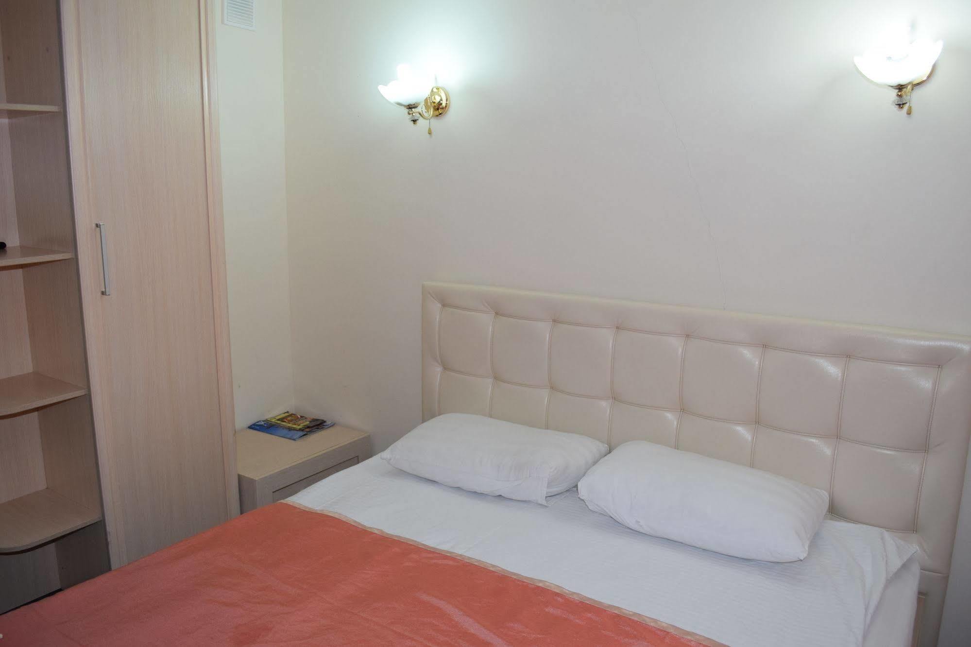 Bayterek Hotel Astana Bagian luar foto