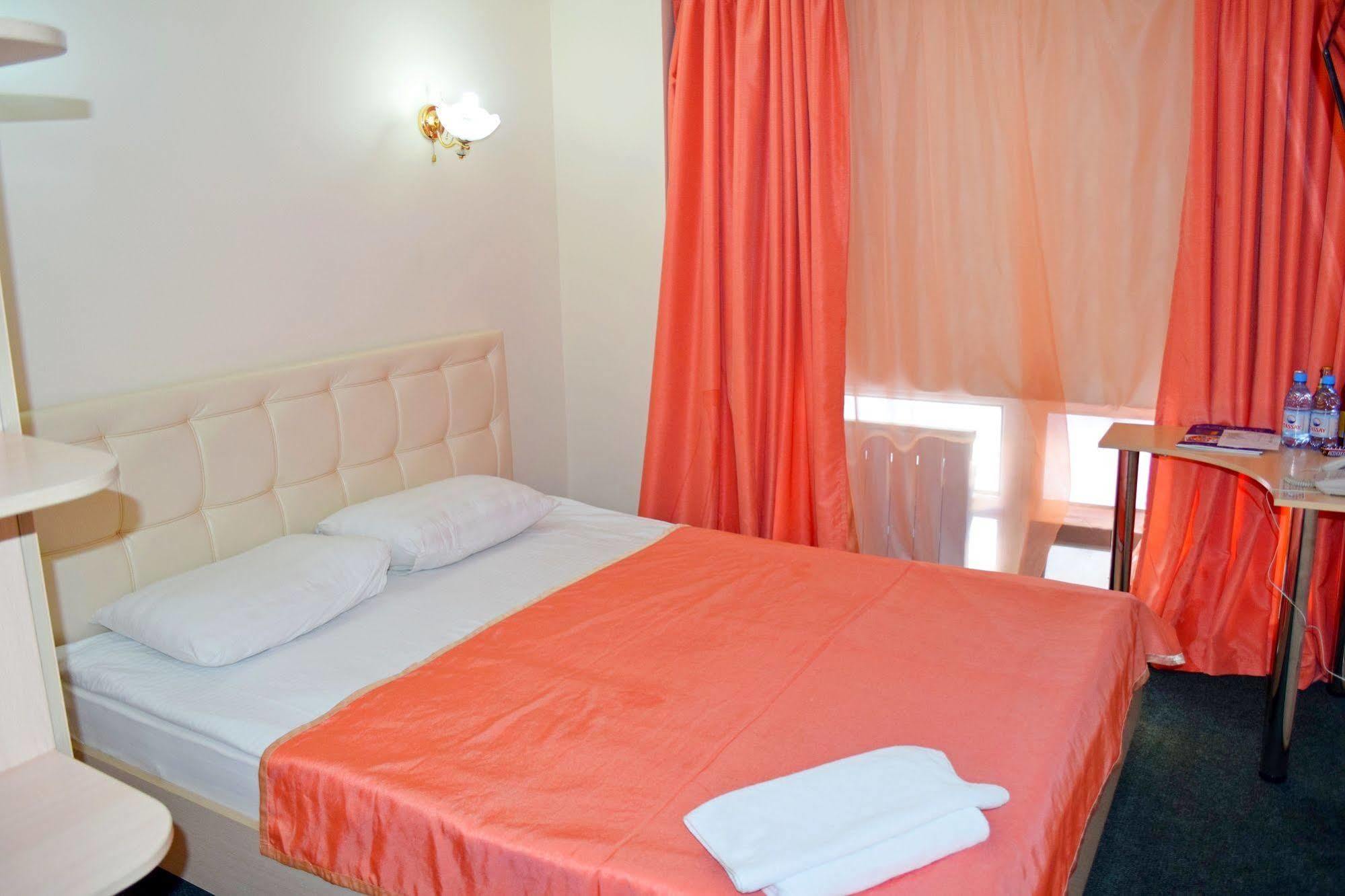 Bayterek Hotel Astana Bagian luar foto