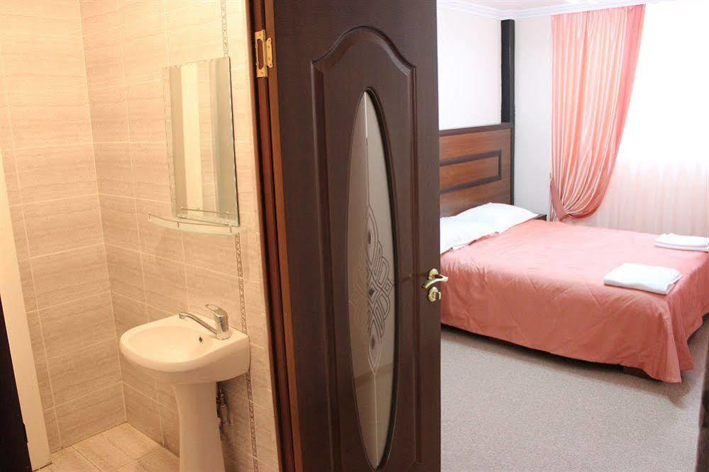 Bayterek Hotel Astana Bagian luar foto